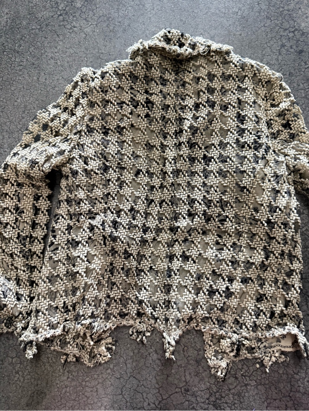CHANEL Vintage Black & Beige Tweed Bouclé Jacket - Picture 9 of 15